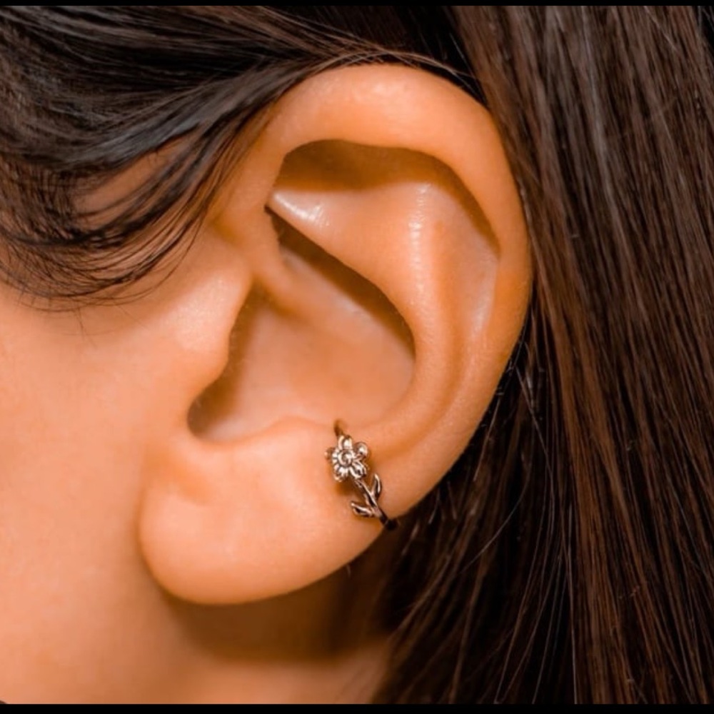 PURA VIDA Rose Gold Single Flower Daisy Ear Cuff NEW!